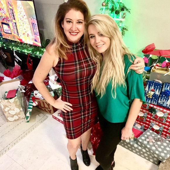 Meet your Posher, Dina - Picture 2 of 5